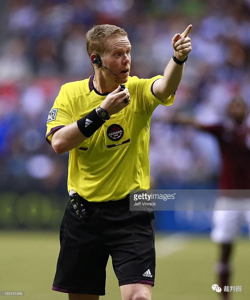 关于足球裁判团队扩大规模，裁判员素质提升备受关注的信息