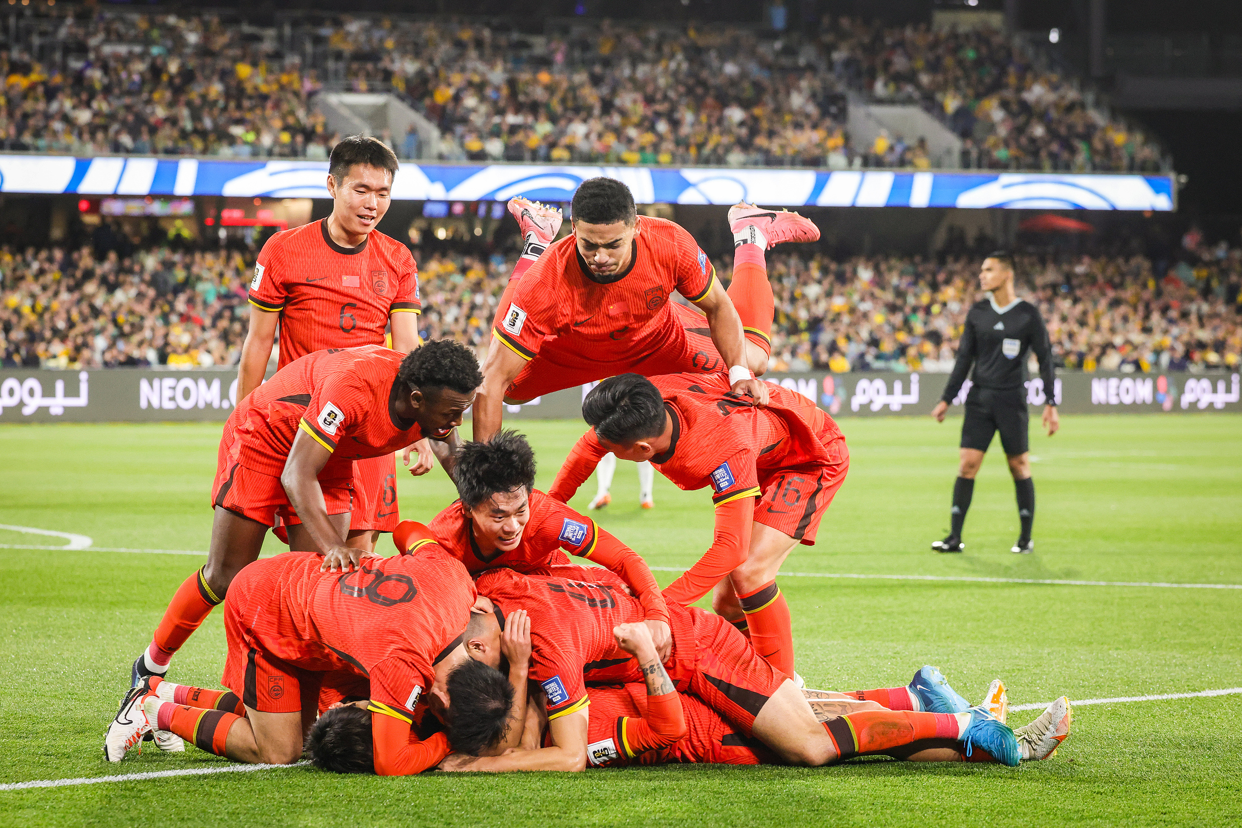 包含新加坡队备战备战，坚决对抗泰国队！的词条