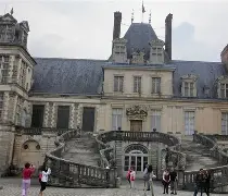 里昂中场技术出众，被视为关键人物(里昂中场技术出众,被视为关键人物吗)